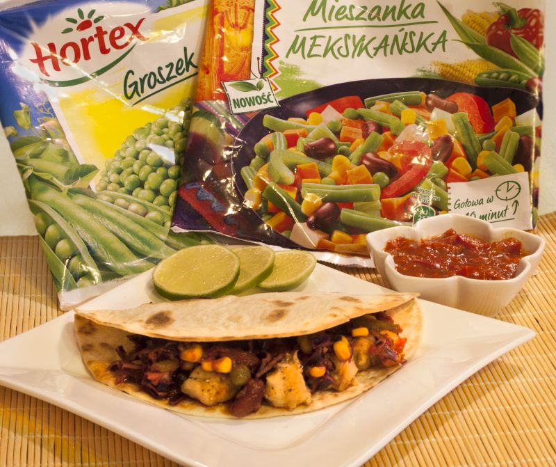 Tacos z rybą i sałatką z czerwonej kapusty 