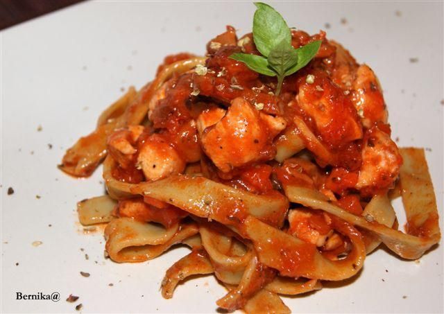 Tagiatelle w pomidorowym sosie