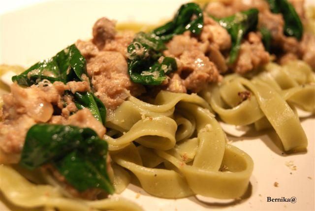 Tagiatelle z tuńczykiem i szpinakiem Tagiatelle z tuńczykiem i szpinakiem