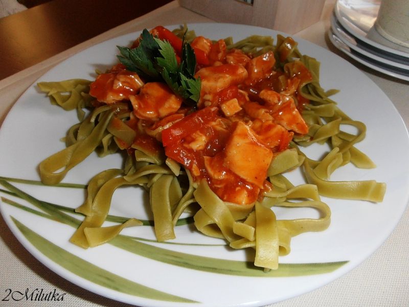 Tagliatelle szpinakowe z kurczakiem  Tagliatelle szpinakowe z kurczakiem