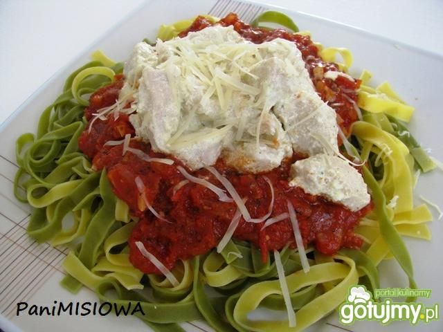 Tagliatelle w barwach gorącej Italii Tagliatelle w barwach gorącej Italii