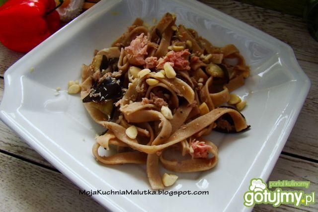 Tagliatelle z bakłażanem i tuńczykiem  Tagliatelle z bakłażanem i tuńczykiem