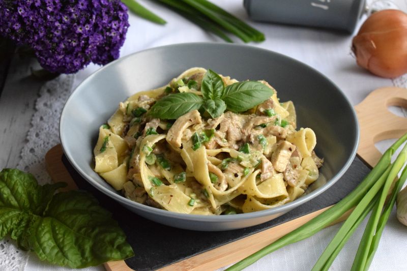 Tagliatelle z boczniakami i szczypiorkiem Tagliatelle z boczniakami i szczypiorkiem