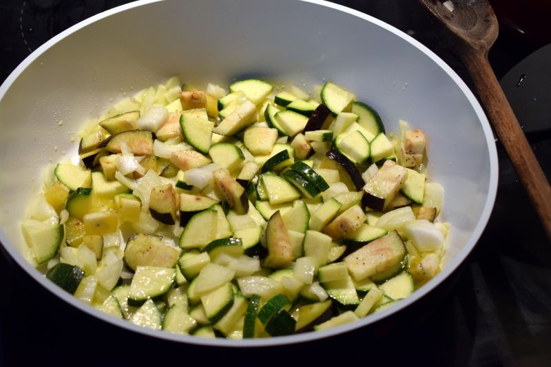 Tagliatelle z cukinią, mascarpone i oliwkami