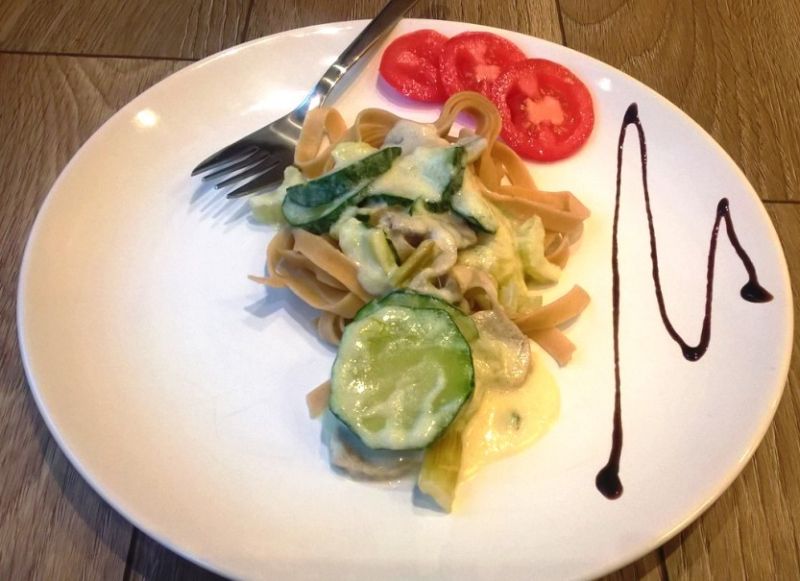 Tagliatelle z cukinią w sosie beszamelowym