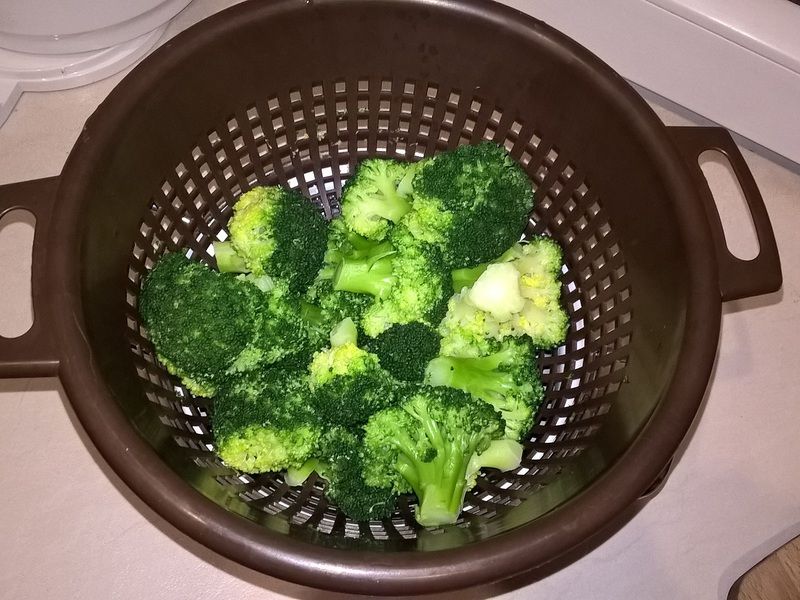 Tagliatelle z indykiem, gorgonzolą i brokułami