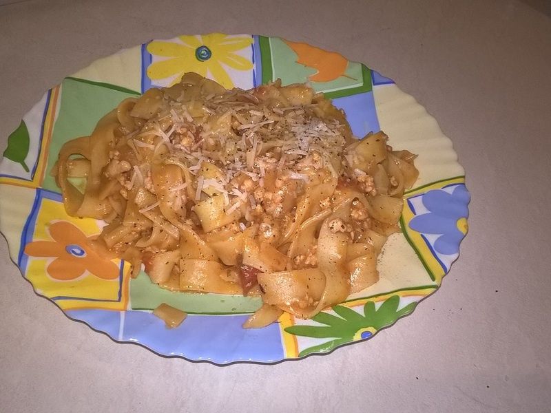 Tagliatelle z indykiem i serem pleśniowym Tagliatelle z indykiem i serem pleśniowym