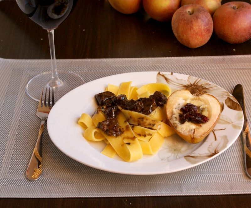 Tagliatelle z kaczką w sosie estragonowym.