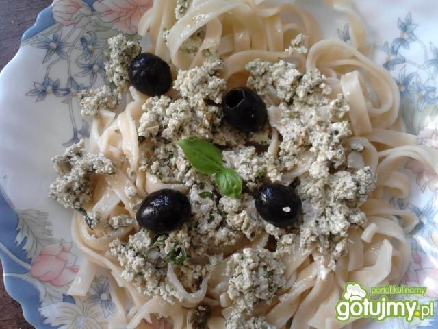 Tagliatelle z kremowo-bazyliowym pesto Tagliatelle z kremowo-bazyliowym pesto