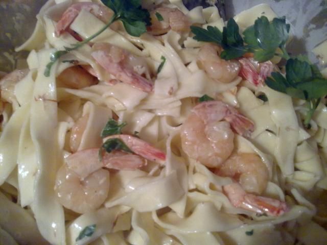 tagliatelle z krewetkami w sosie szafran