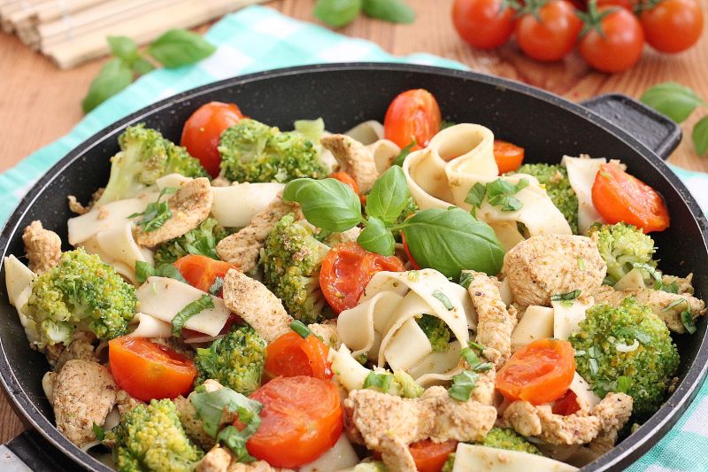 Tagliatelle z kurczakiem gyros