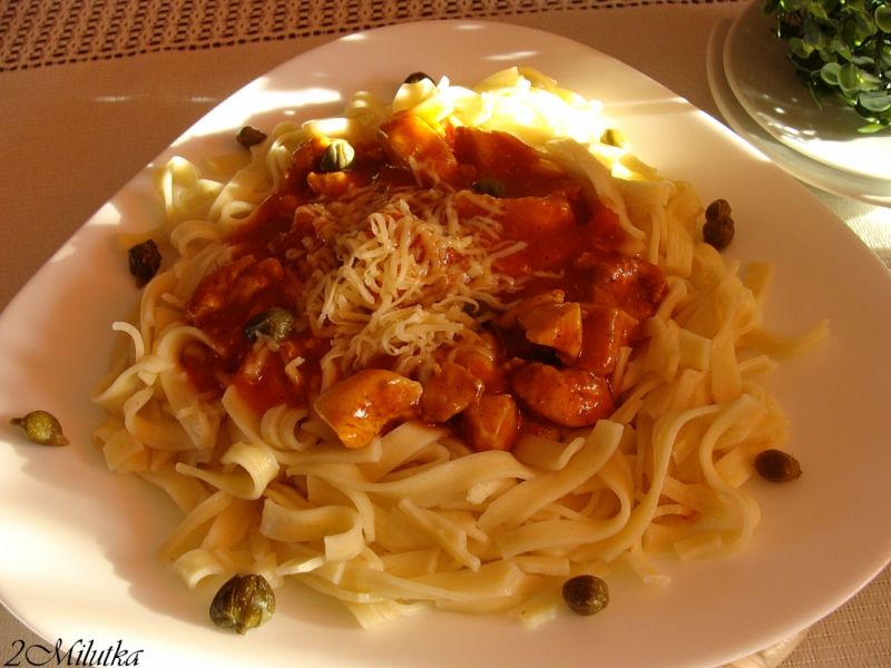 Tagliatelle z kurczakiem i kaparami