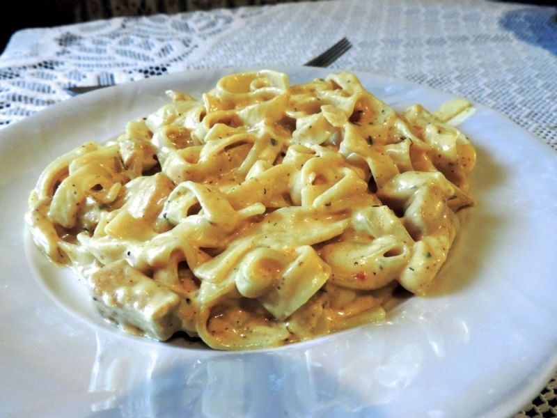 Tagliatelle z kurczakiem i serem