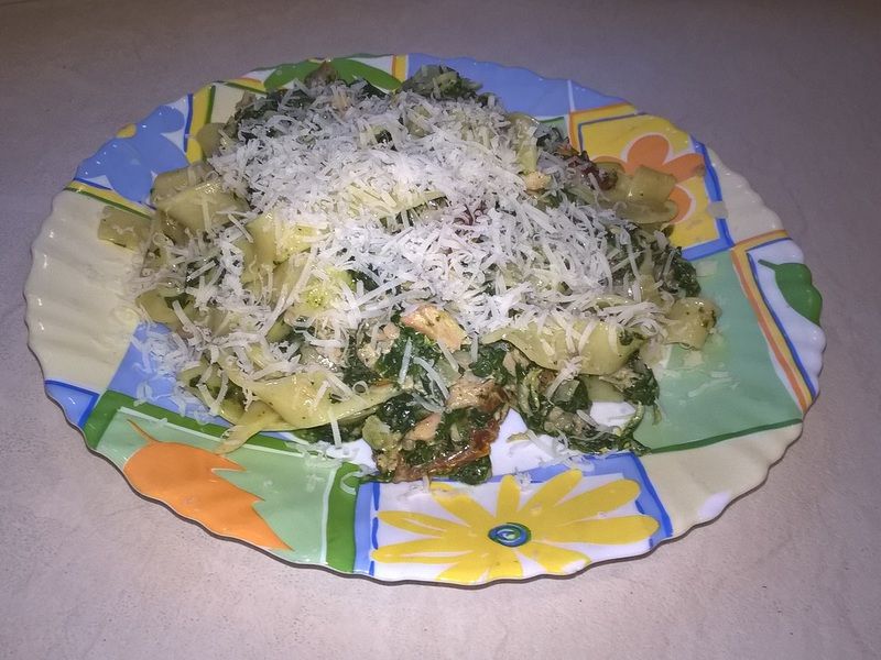 Tagliatelle z łososiem i szpinakiem