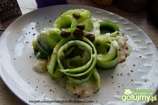 Tagliatelle z ogórka z sosem tzatziki Tagliatelle z ogórka z sosem tzatziki