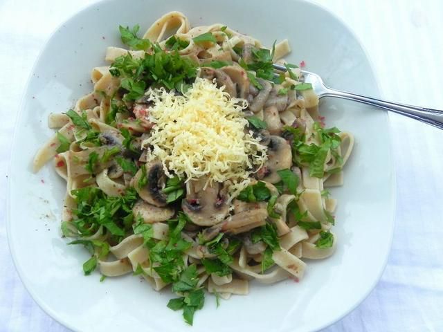 Tagliatelle z pieczarkami i cytryną Tagliatelle z pieczarkami i cytryną