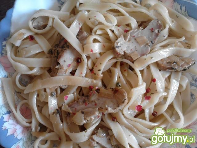 Tagliatelle z polędwicą a la Dijon Tagliatelle z polędwicą a la Dijon