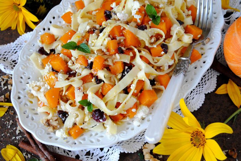 Tagliatelle z serem i karmelizowaną dynią Tagliatelle z serem i karmelizowaną dynią