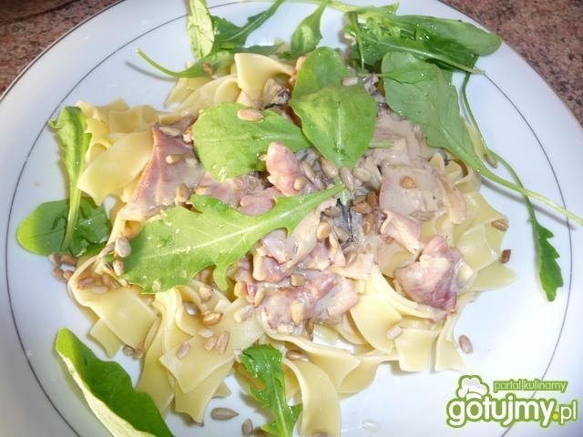 Tagliatelle z szynką i sosem grzybowym