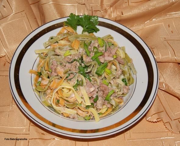Tagliatelle  z tuńczykiem i anchovies  Tagliatelle  z tuńczykiem i anchovies