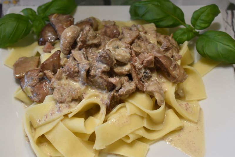 Tagliatelle z wątrobą drobiową