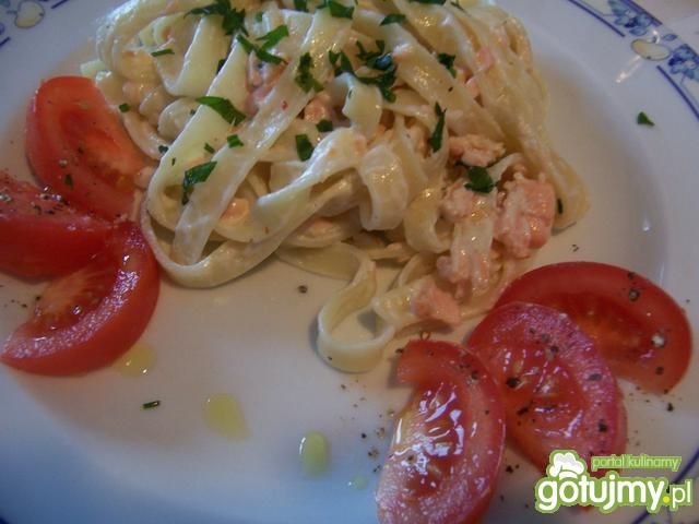 Tagliatelle z wędzonym łososiem 