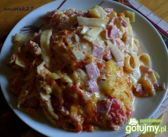 Tagliatelle zapiekane z szynką i pomidor