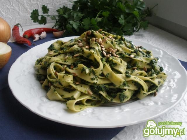 Tagliatelle ze szpinakiem ze słoneczniki Tagliatelle ze szpinakiem ze słoneczniki