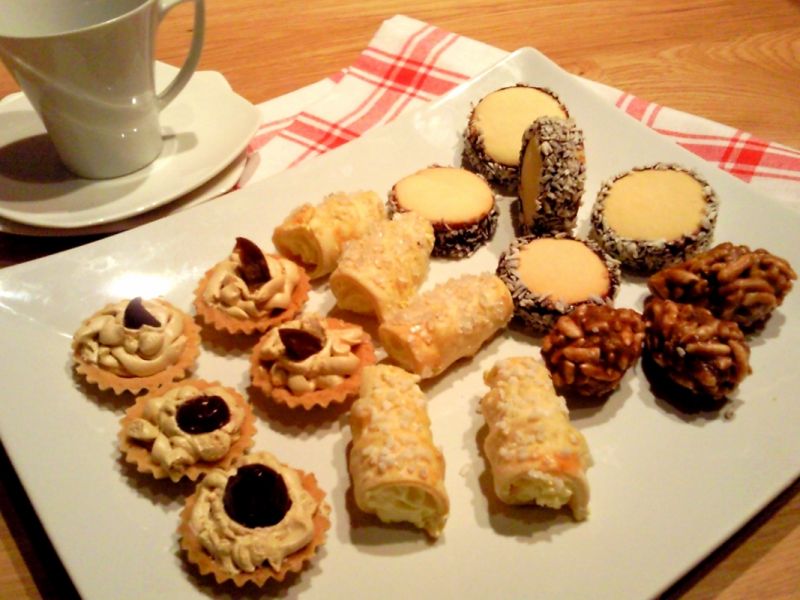 Talerz łakoci, czyli małe co nieco do kawy Talerz łakoci, czyli małe co nieco do kawy