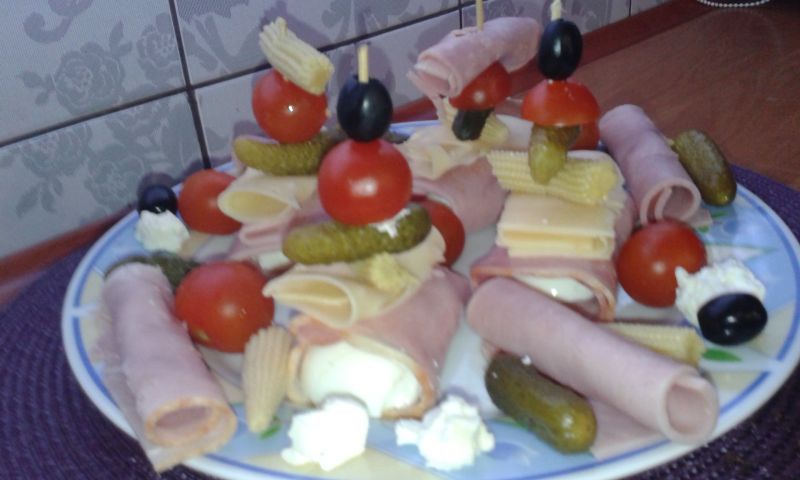 Talerz pełen niespodzianek na świątecznym stole