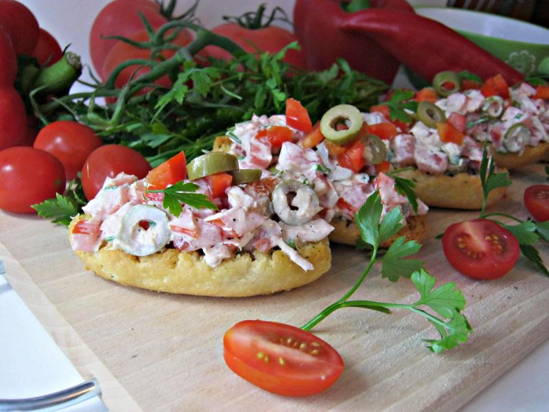 Tapas z papryką i tuńczykiem