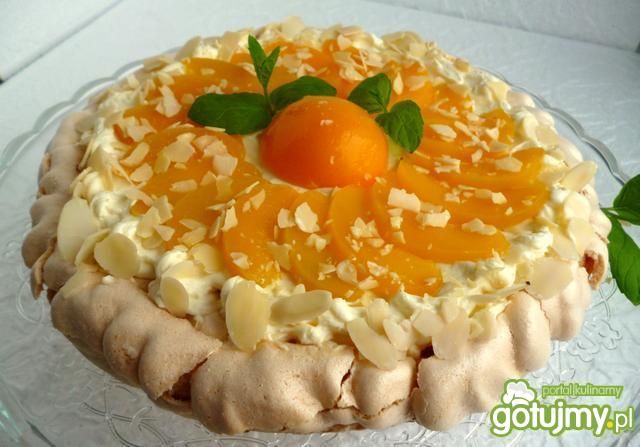 Tarta bezowa z brzoskwiniami Tarta bezowa z brzoskwiniami