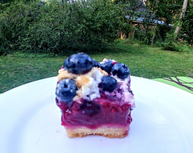 Tarta bórowkowo - malinowa z pianką bezową