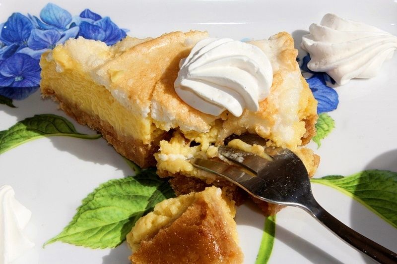 Tarta cytrynowa z mleczkiem skondensowanym i bezą