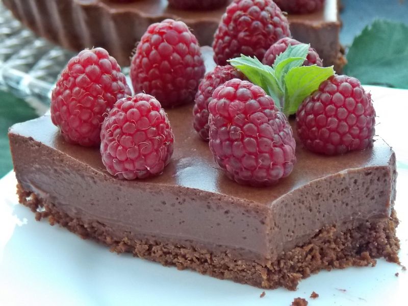 Tarta czekoladowa z malinami Tarta czekoladowa z malinami