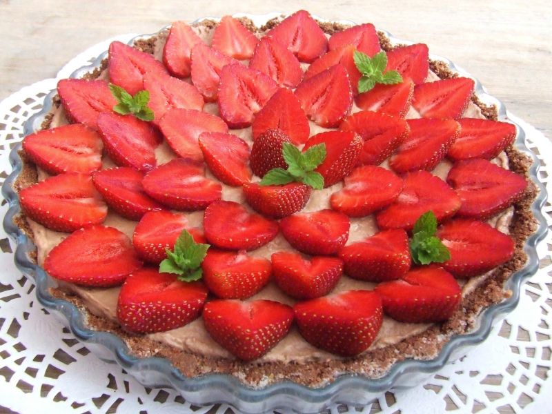 Tarta czekoladowa z truskawkami Tarta czekoladowa z truskawkami