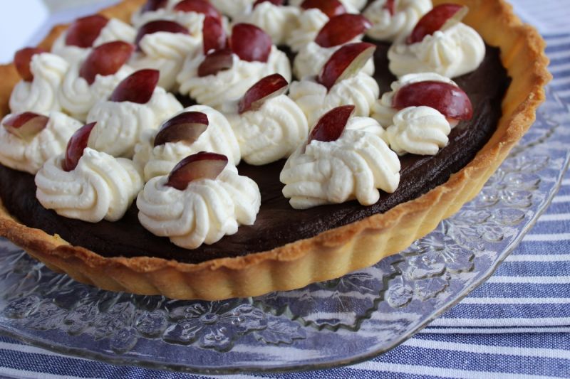 Tarta czekoladowa z winogronami 