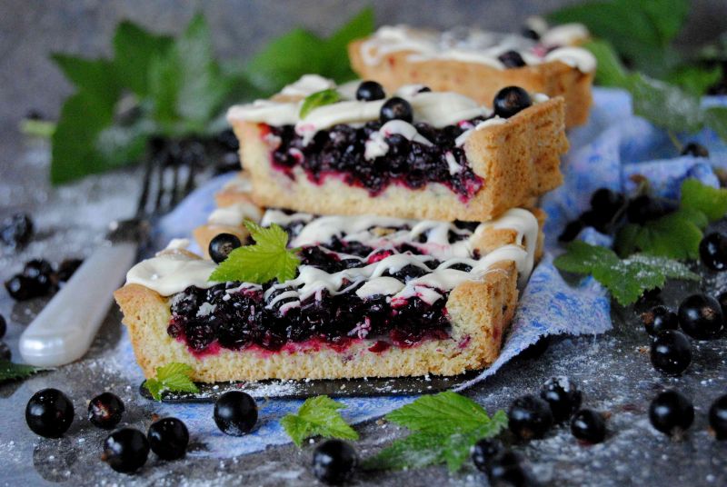 Tarta czekoladowo- porzeczkowa Tarta czekoladowo- porzeczkowa