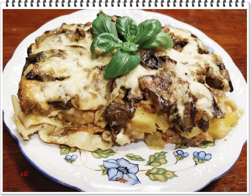 Tarta dyniowo grzybowa Eli na makaronowym spodzie