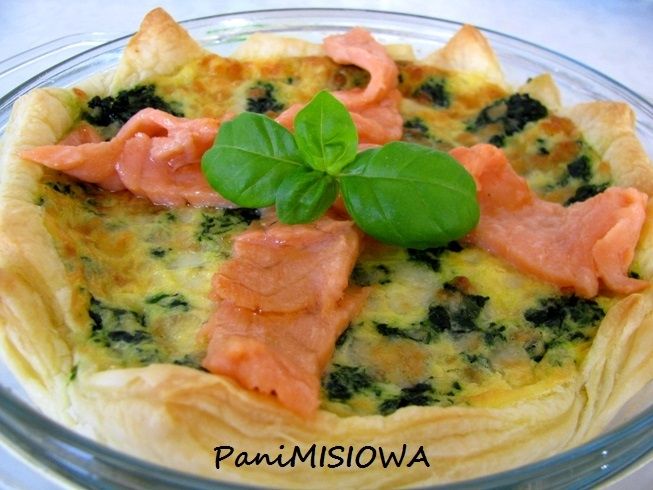 Tarta francuska ze szpinakiem i łososiem Tarta francuska ze szpinakiem i łososiem