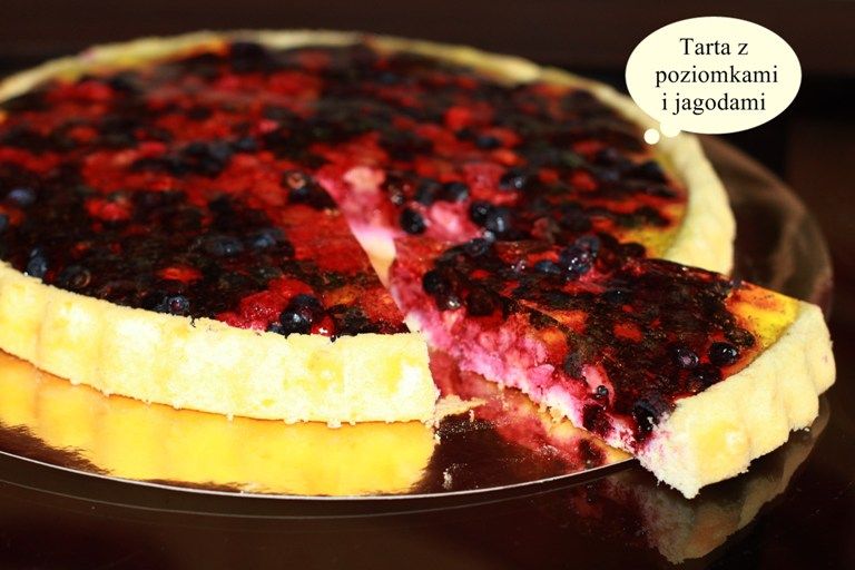 Tarta grzechu warta,poziomki i jagody .......... Tarta grzechu warta,poziomki i jagody ..........