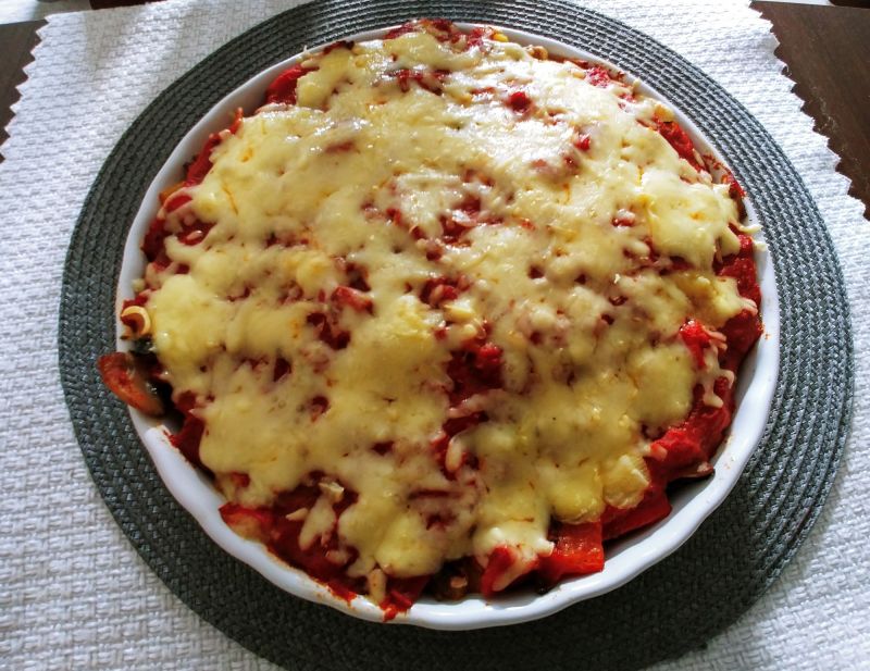 Tarta makaronowa z warzywami i pieczarkami Tarta makaronowa z warzywami i pieczarkami