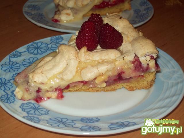 Tarta malinowa z bezą. Tarta malinowa z bezą.