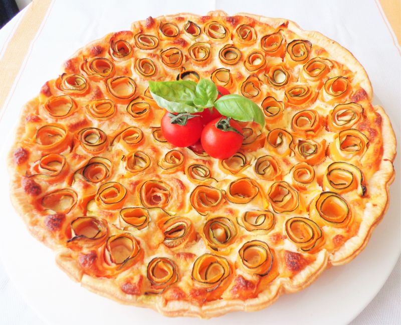 Tarta na francuskim cieście z sosem mornay Tarta na francuskim cieście z sosem mornay