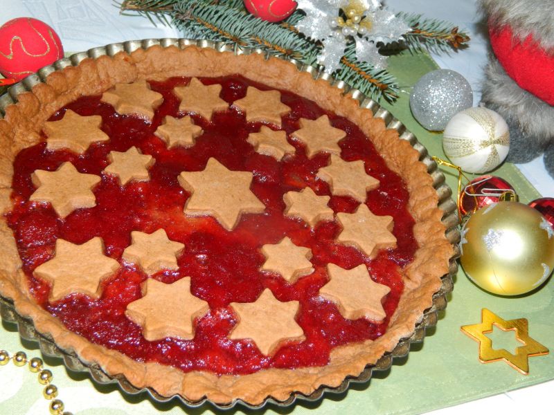 Tarta piernikowa z konfiturą truskawkową  Tarta piernikowa z konfiturą truskawkową