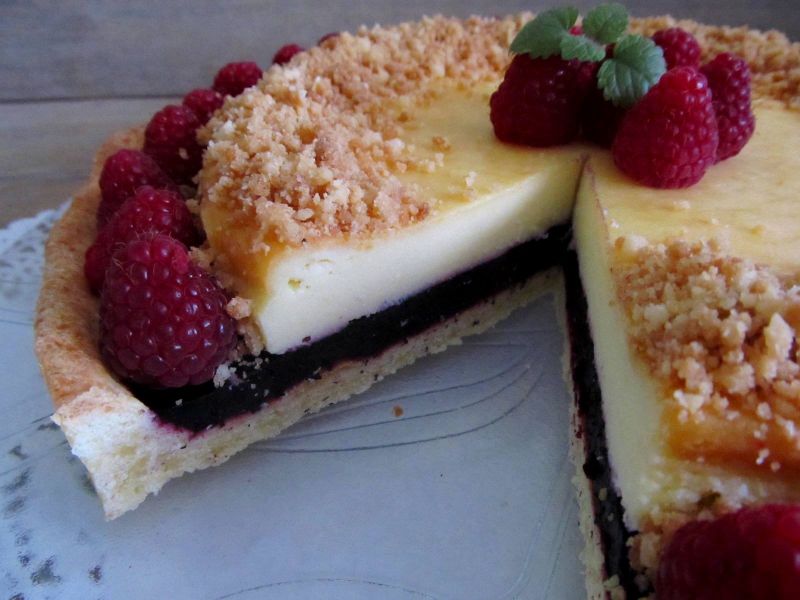 Tarta sernikowa jagodowo-malinowa z kruszonką 
