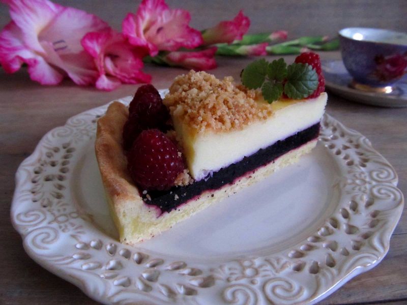 Tarta sernikowa jagodowo-malinowa z kruszonką 