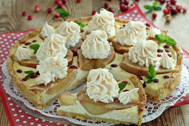 Tarta serowa z gruszką i żurawiną 