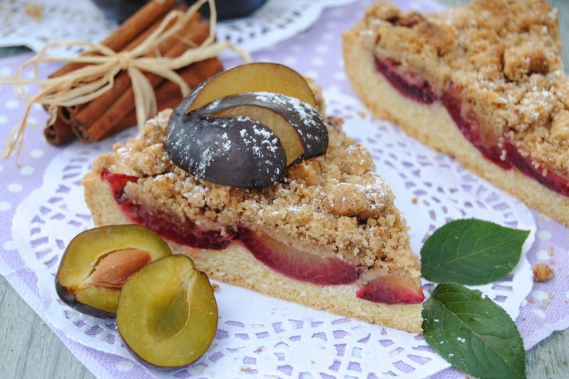Tarta śliwkowa pod orzechową kruszonką Tarta śliwkowa pod orzechową kruszonką