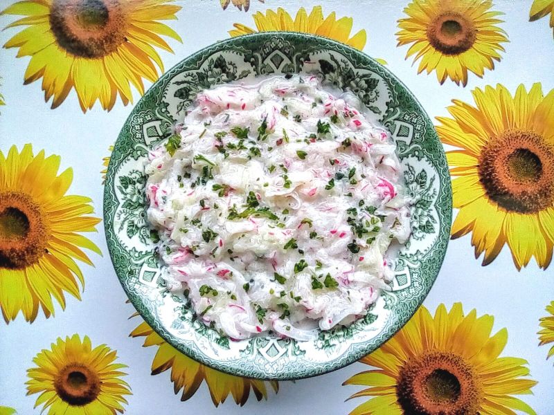 Tarta surówka z rzodkiewek i zielonego ogórka Tarta surówka z rzodkiewek i zielonego ogórka